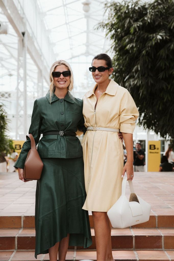 Marta Lozano y Teresa Andrés Gonzalvo en el desfile de Simorra durante la Semana de la Moda de Madrid 