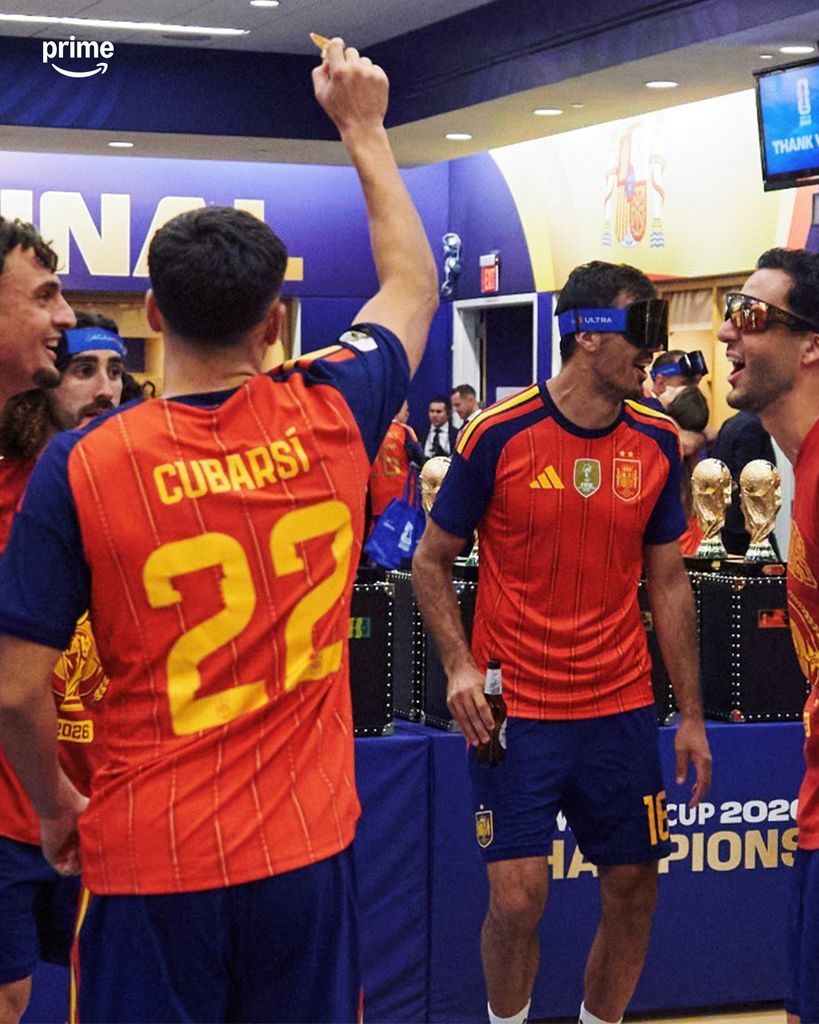 Los campeones del mundo celebrando su gran victoria en los vestuarios