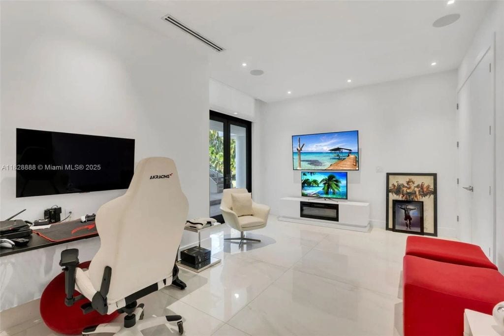 La espectacular mansión que William Levy y Elizabeth Gutiérrez venden en Florida