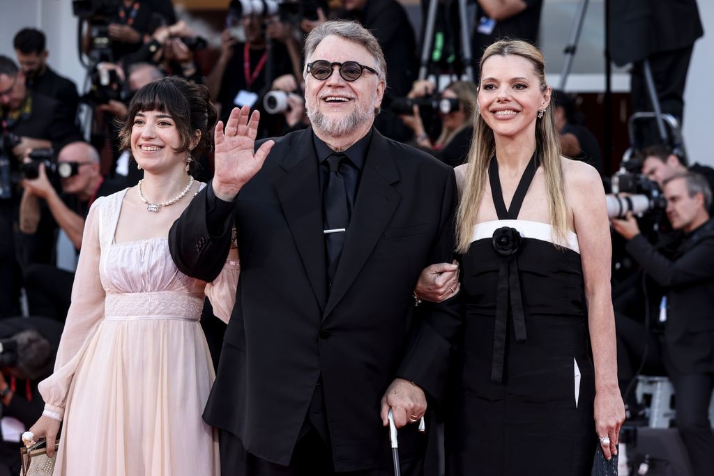 Guillermo del Toro brilló junto a su familia en el estreno de 'Frankenstein' en Venecia