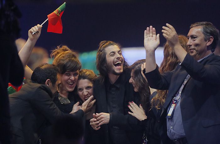 El emotivo vídeo con el que Salvador Sobral, ganador de Eurovisión, anuncia su retirada temporal por problemas de salud