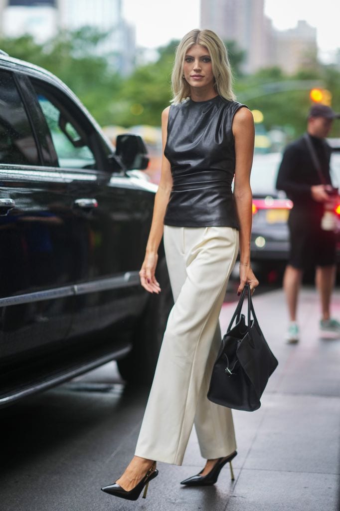 Looks con pantalones palazzo que levar en primavera/verano 2025
