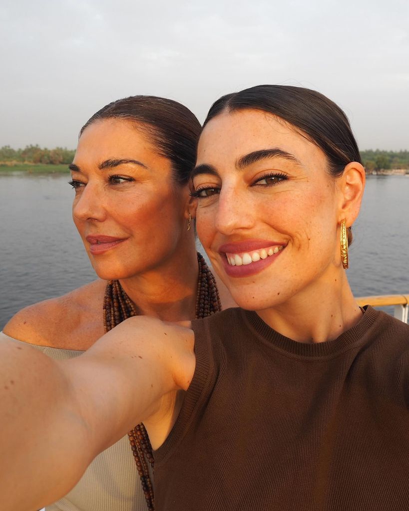 Claudia Jiménez y su madre, Raquel Revuelta