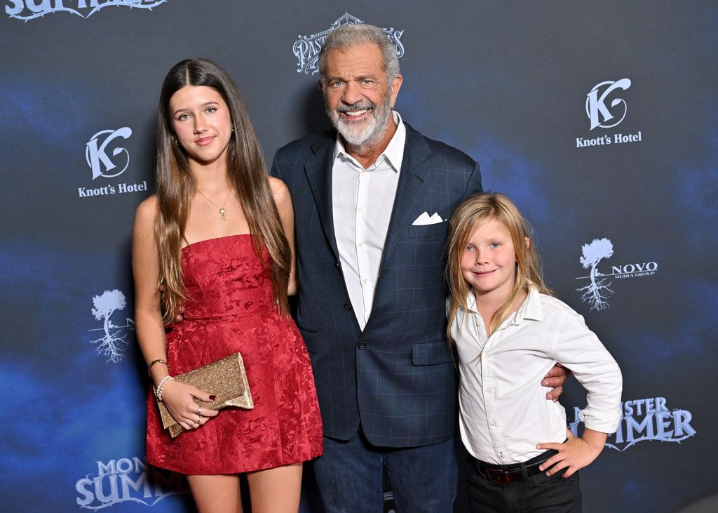 Mel Gibson con sus hijos Lucía, de 14 años, y Lars, de 7, en la proyección de 'Monster Summer' en Los Ángeles