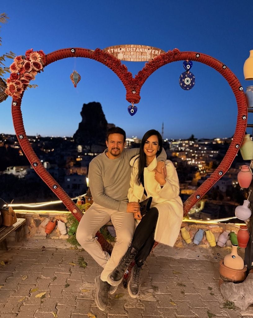 El pasado 20 de diciembre, Scarlet Ortiz y Yul Bürkle celebraron su aniversario número 26.