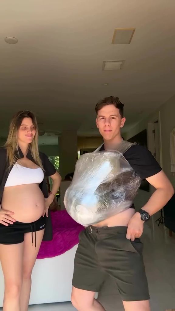 Guaynaa tuvo que cargar con una sandía y un par de melones para enteneder los desafíos de su esposa.