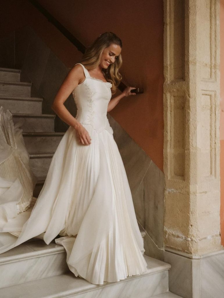 Vestidos de novia vaporosos con faldas a capas plisado