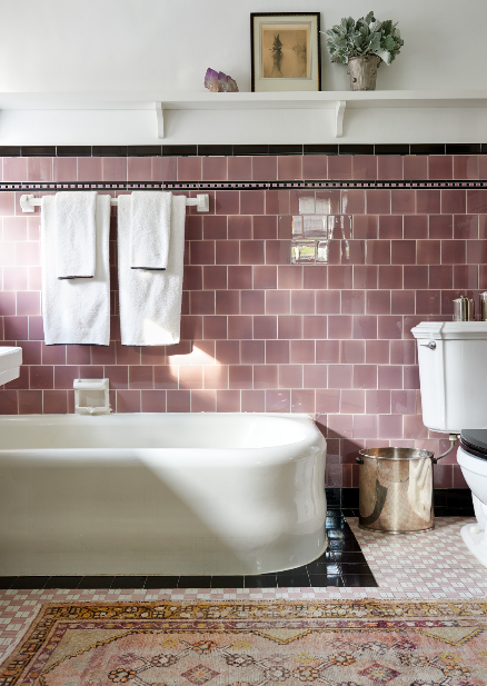 Baño con azulejos artesanales