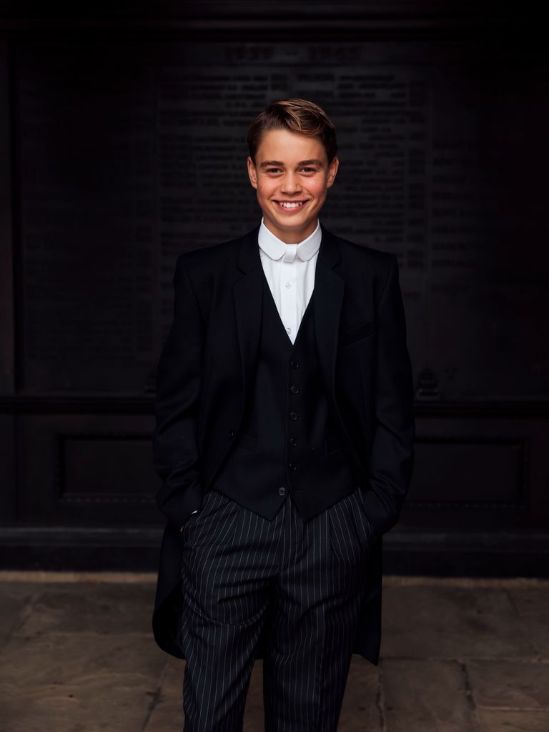 El Palacio de Kensington ha dado a conocer las primeras imágenes del príncipe George con su uniforme escolar.