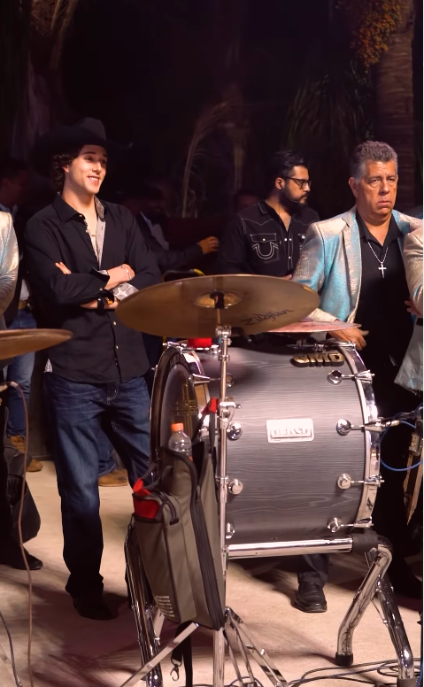 Tarik Othón no pudo disimular su orgullo al ver a su novia Mía cantando-