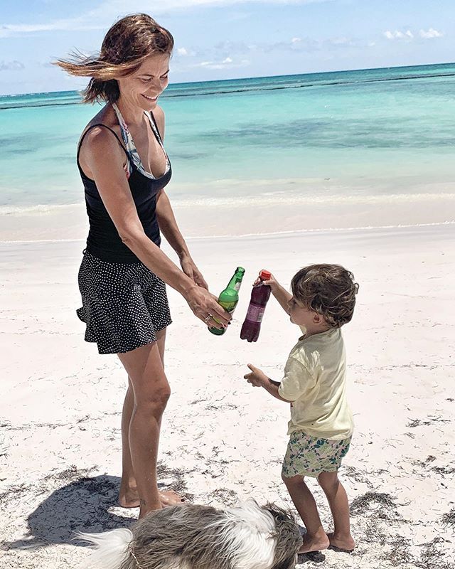 María José Suárez con su hijo