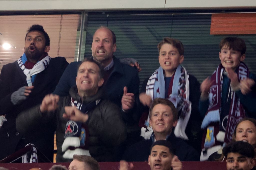 William y George celebran el gol del Villa el martes.