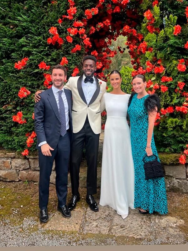Iñaki Williams con unos amigos en el día de su boda