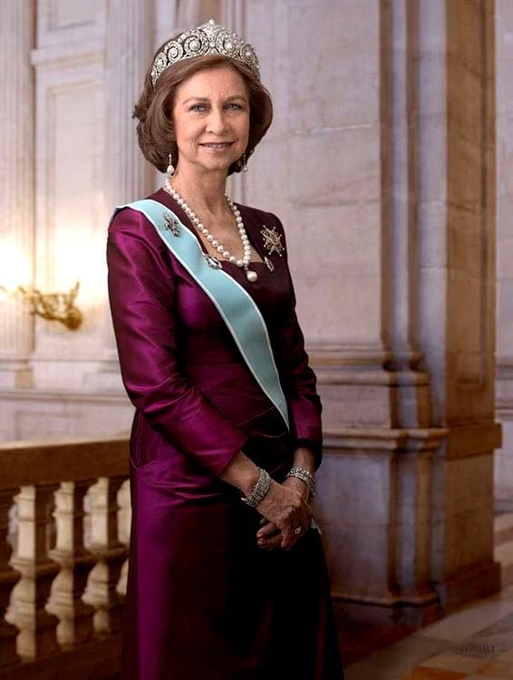La reina Sofía, con la tiara Cartier