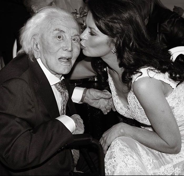 Catherine Zeta-Jones y Kirk Douglas