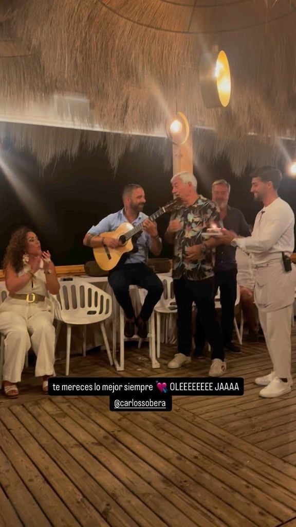 Arianna Aragón felicita a Carlos Sobera por su 65 cumpleaños