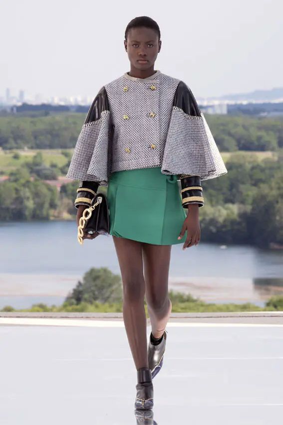 Festival de Málaga 2022: Juana Acosta con una minifalda y chaqueta de inspiración militar