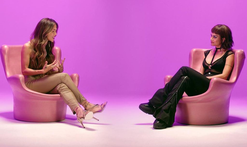 Greeicy entrevistando a Yeliana