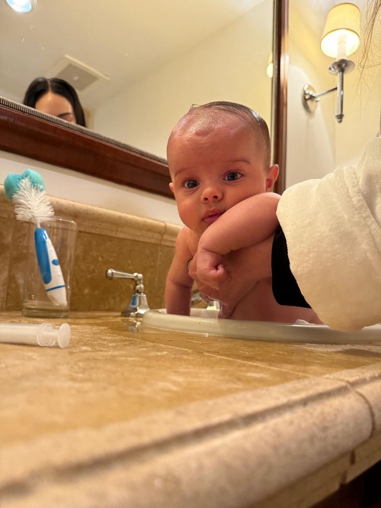 Ximena provocó ternura entre sus seguidores con las adorables fotos de Santi.