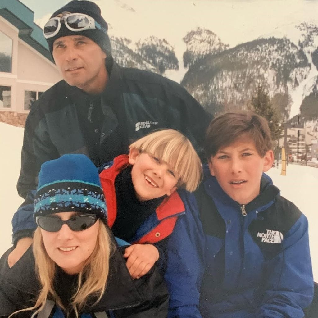 Sebastián recordó varias vacaciones con sus padres.
