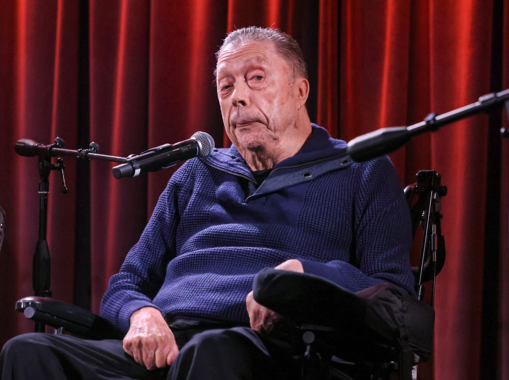 En 2012, Tim Curry sufrió un derrame cerebral que afectó su movilidad. 