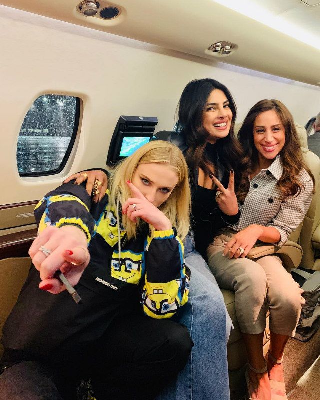 Sophie, Priyanka y Danielle