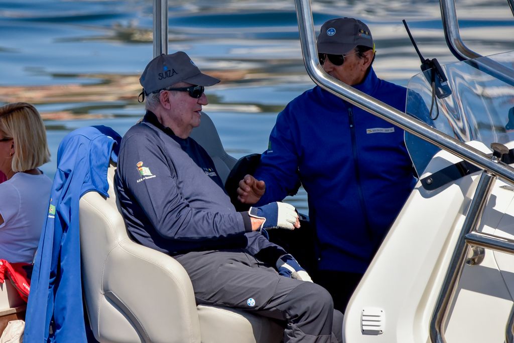 El rey Juan Carlos en las regatas de Saxenxo