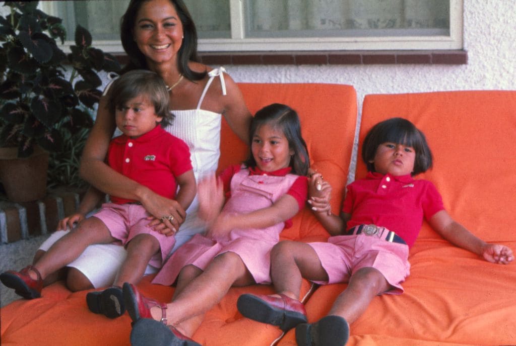 Isabel Preysler, con sus hijos mayores en una foto tomada en 1978
