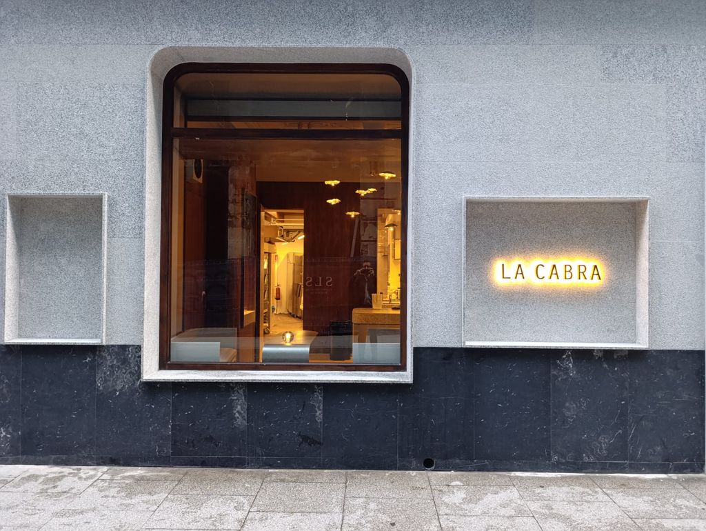 Fachada de La Cabra en Madrid