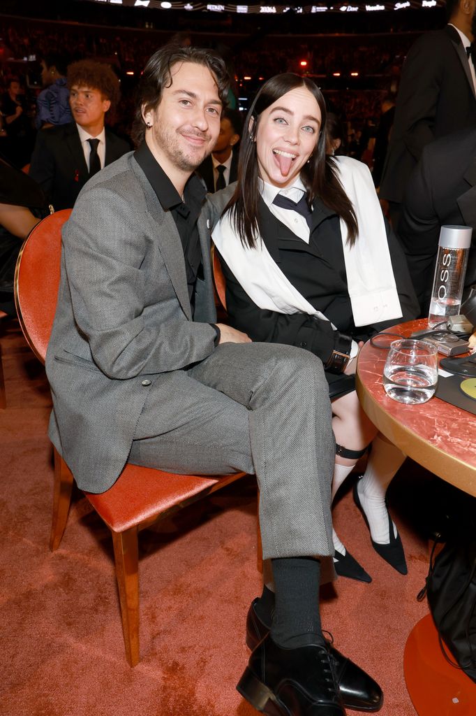 Nat Wolff y Billie Eilish en los Premios Grammy 2026 en el Crypto.com Arena, en Los Angeles
