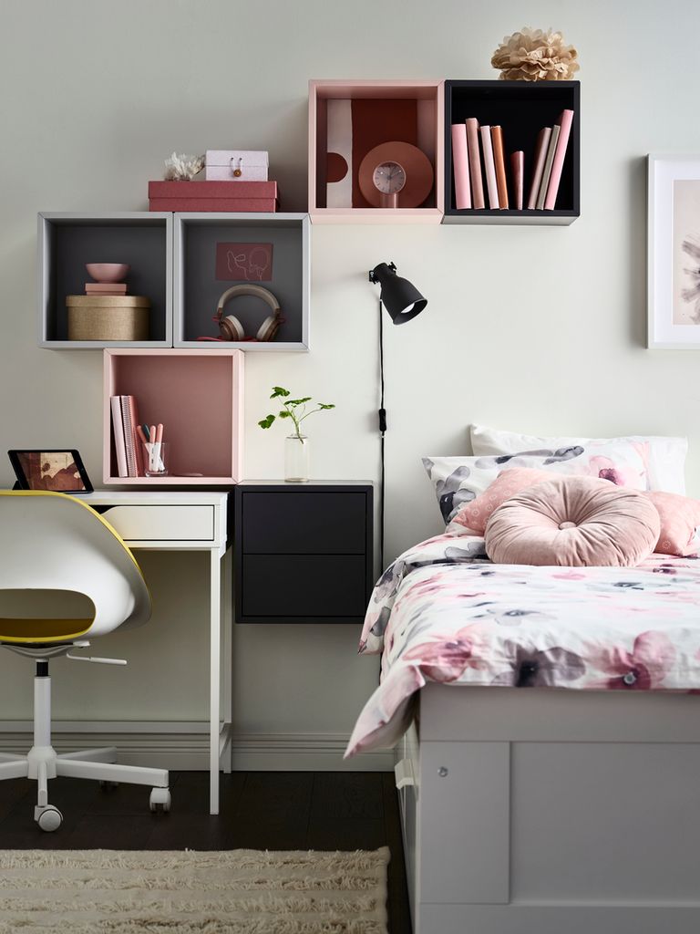 En completo orden, una habitación juvenil de decoración moderna