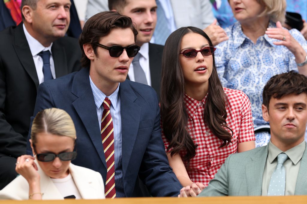 Louis Partridge y Olivia Rodrigo en Wimbledon. 