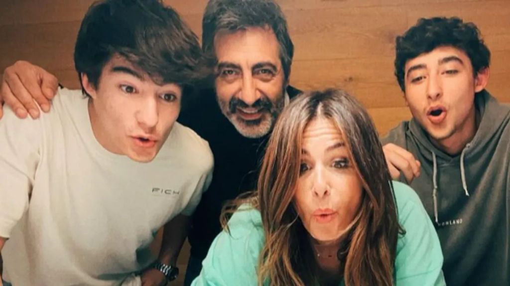 La pareja con sus dos hijos mayores