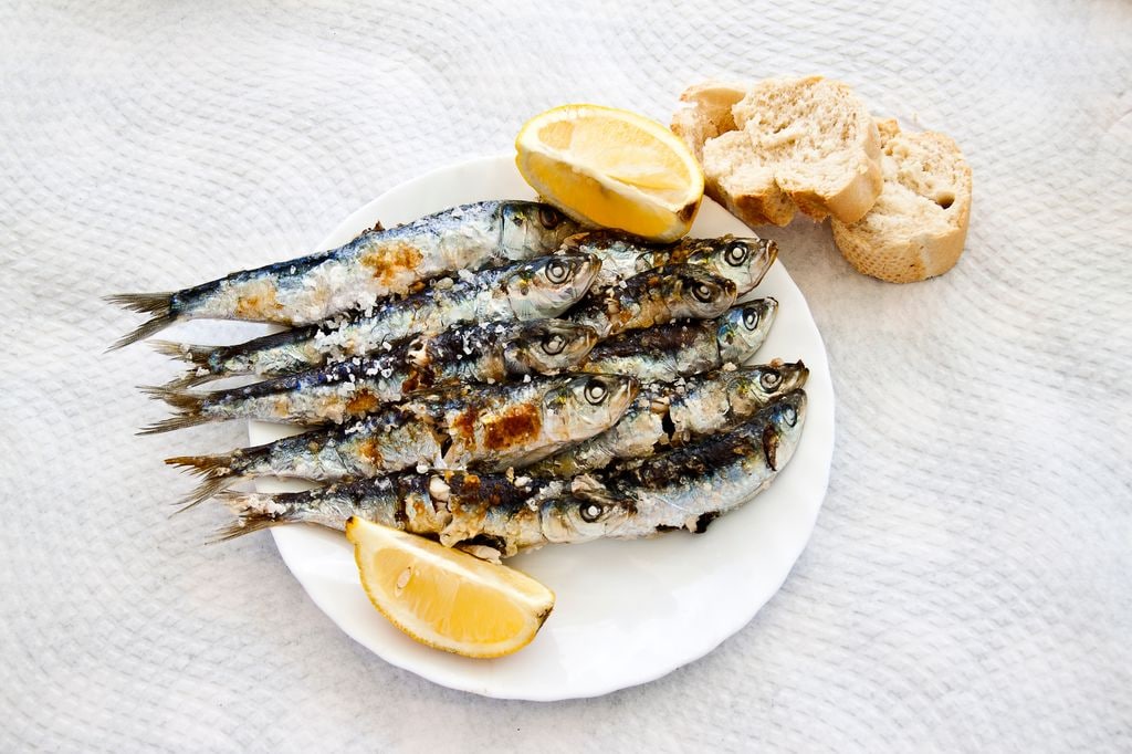Sardinas a la brasa con limón