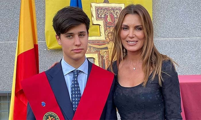 Mar Flores con su hijo Mauro