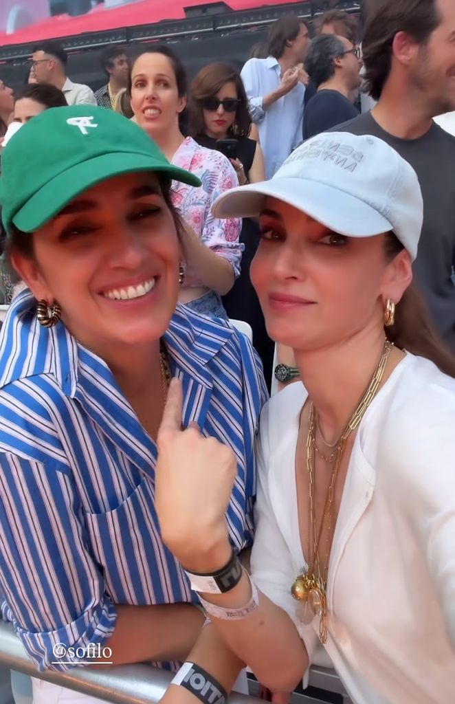 Eugenia Silva entre los asistentes disfrutando al máximo del concierto