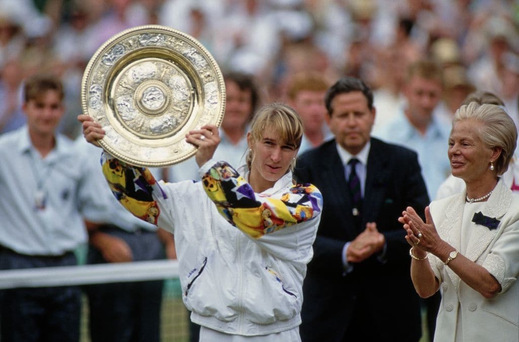 La duquesa de Kent con la tenista alemana Steffi Graf en Wimbledon en 1993