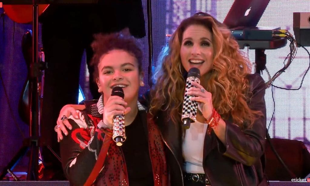 Lucero y su hija Lucerito en concierto