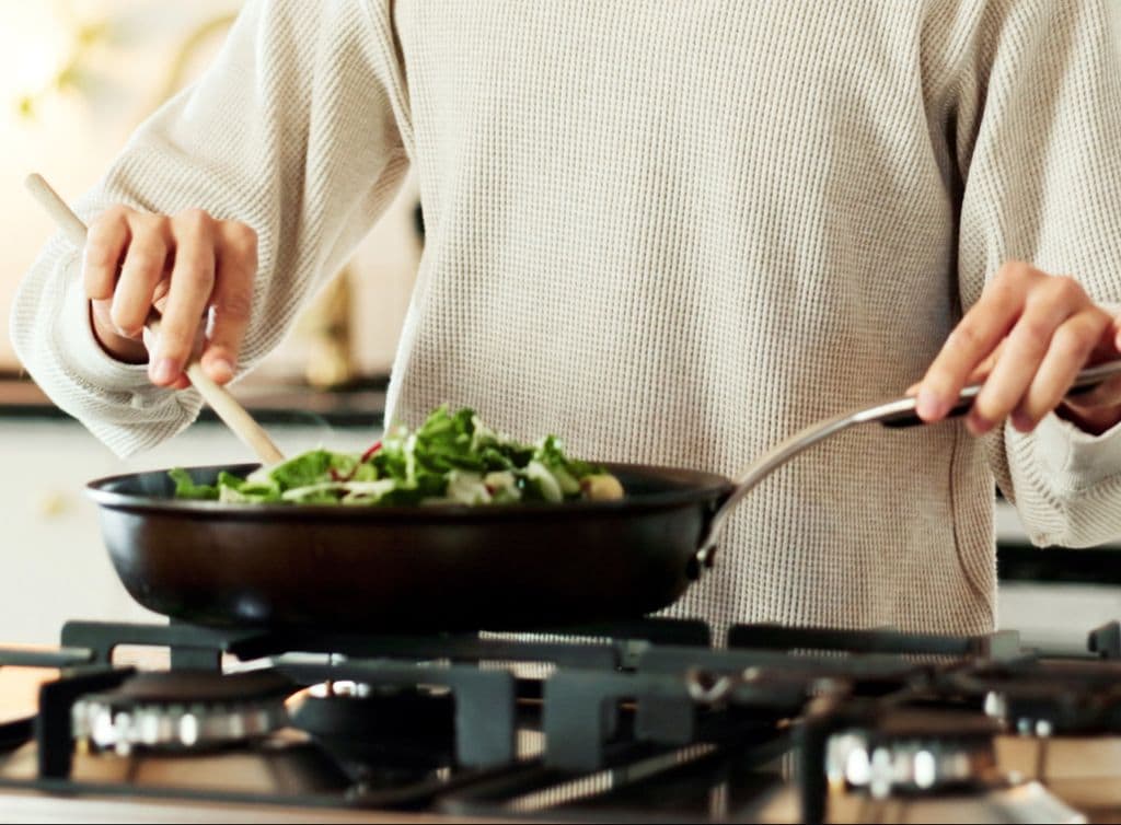 Mujer cocinando