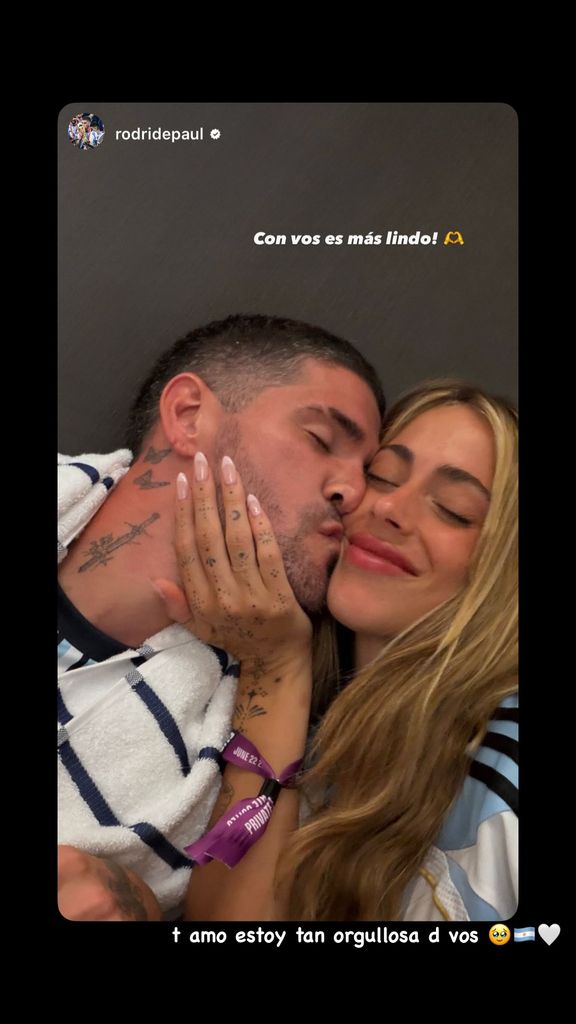 Rodrigo de Paul y Tini Stoessel celebran juntos la victoria de Argentina