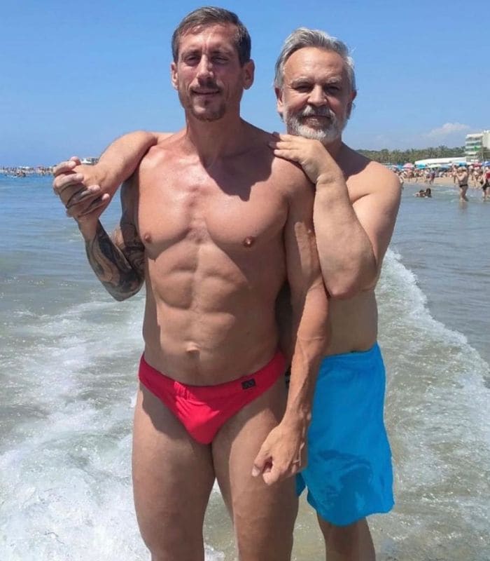Enrique del Pozo y Rubén Sánchez Montesinos en la playa