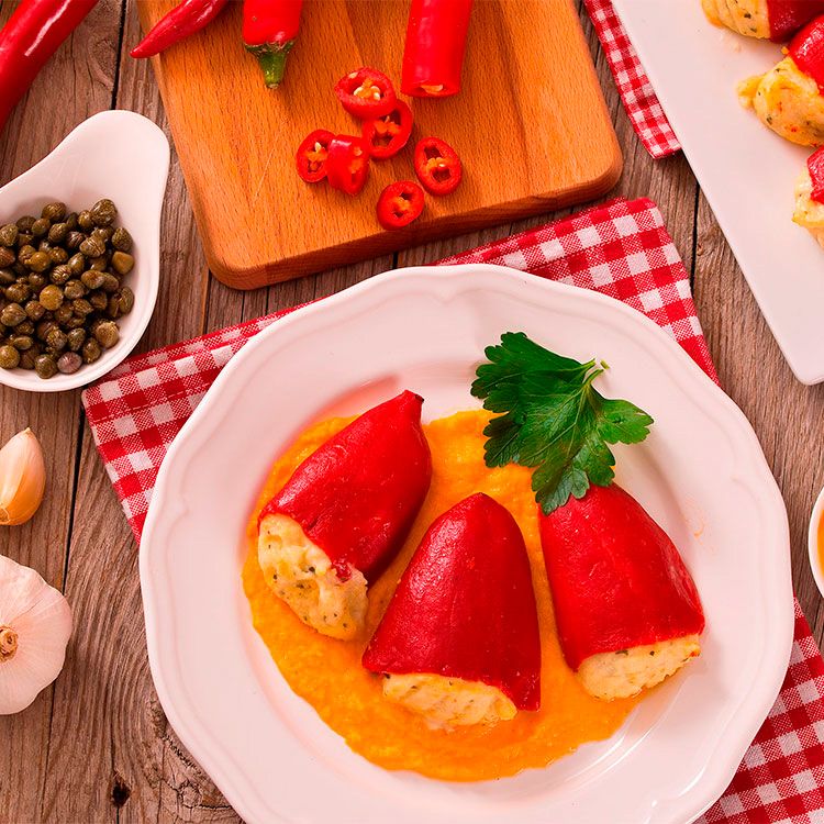 Pimientos del piquillo rellenos de bacalao