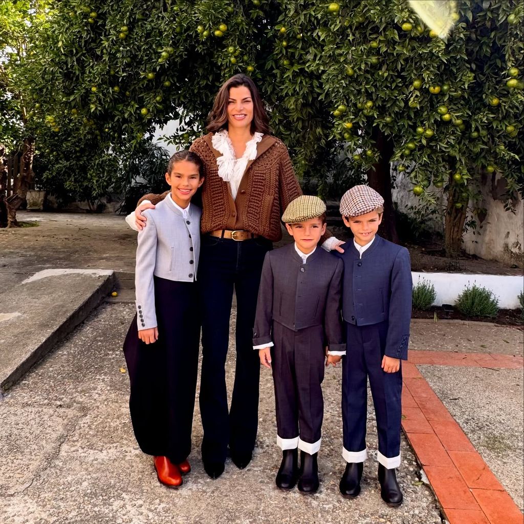 Bárbara Coppel con sus tres hijos: Amaïa, Bastién y Killian.