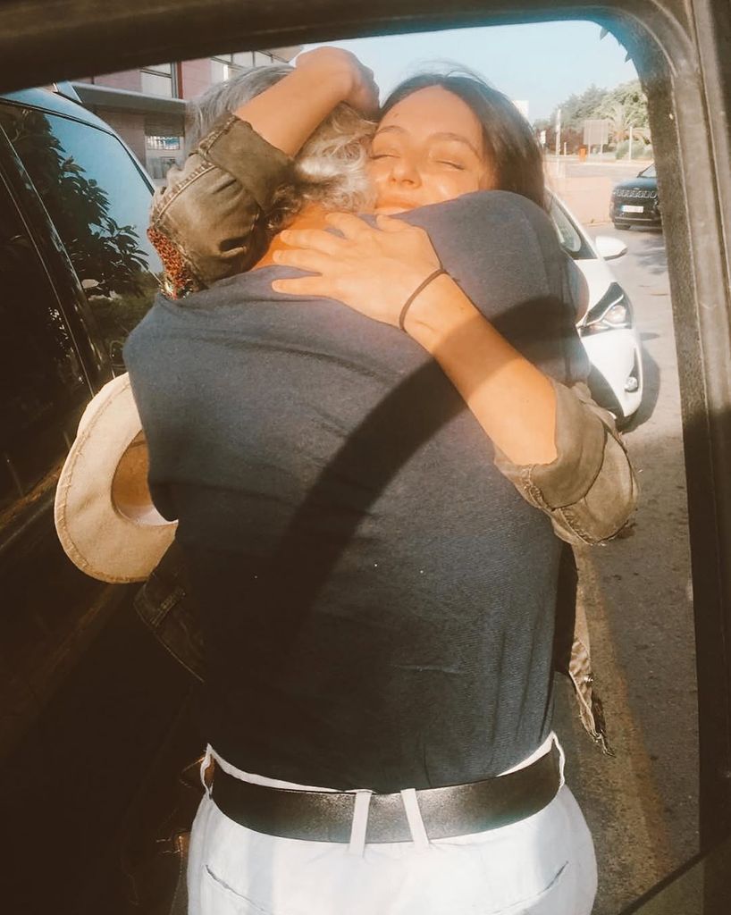 El actor abraza a su hija Andrea, fruto de su relación con Lydia Bosch