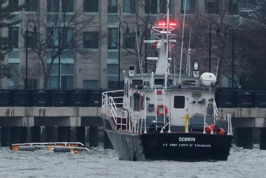 Helicóptero cae en el río Hudson