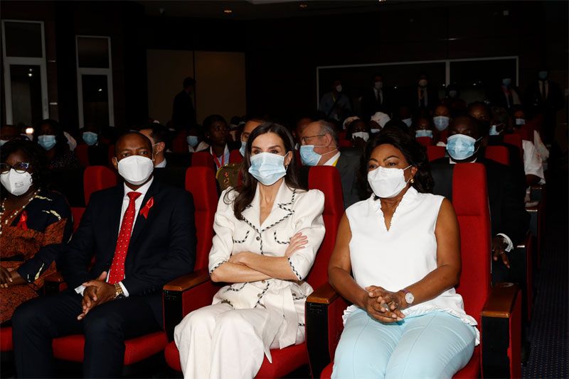La reina Letizia con la primera dama de Angola
