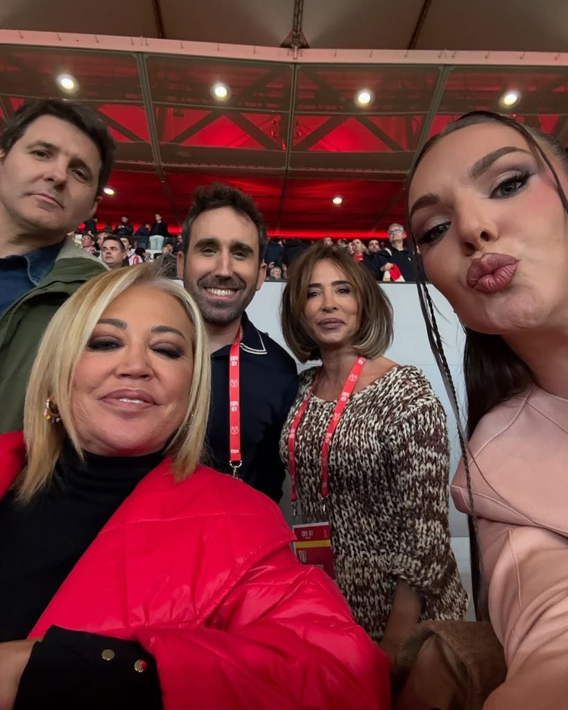 Equipo 'La familia de la tele' en la presentación de su nuevo programa en La 1