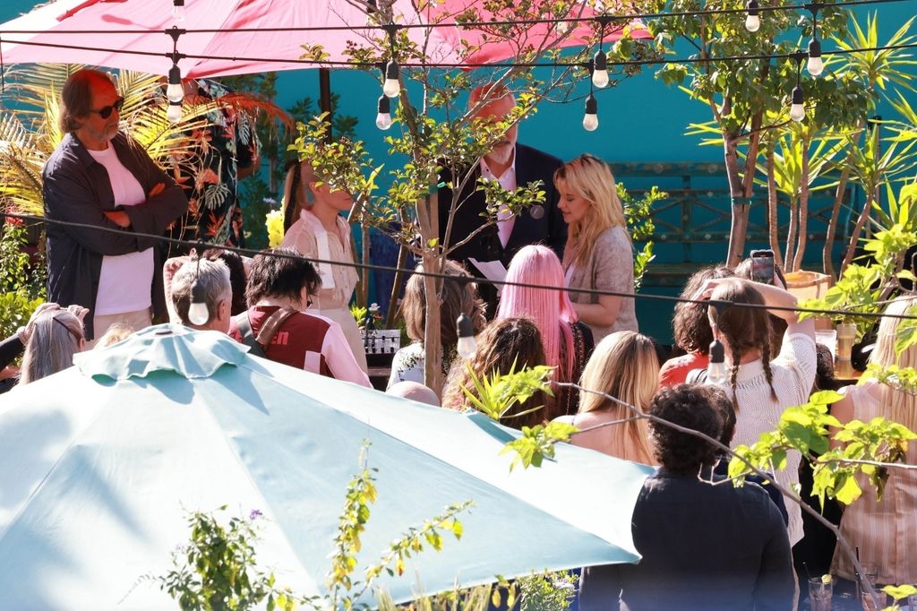 La boda de Kristen Stewart y Dylan Meyer se celebró en el restaurante Casita Del Campo, en Silver Lake.