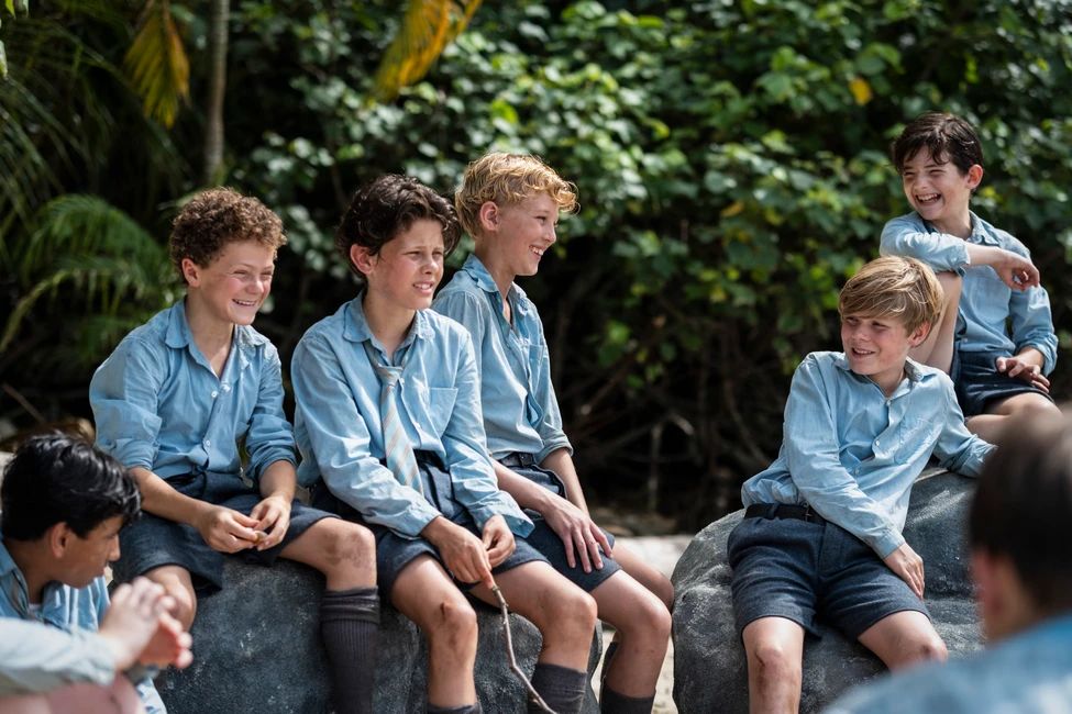 Tom Page-Turner como Bill, Cornelius Brandreth como Maurice, Lox Pratt como Jack y Thomas Connor como Roger en El señor de las moscas