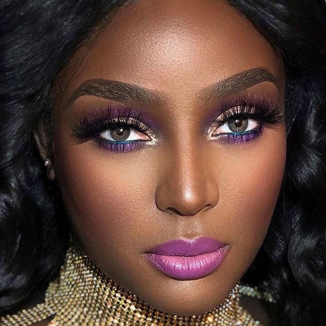 Amara la negra sabe sacarle provecho a la tendencia del color